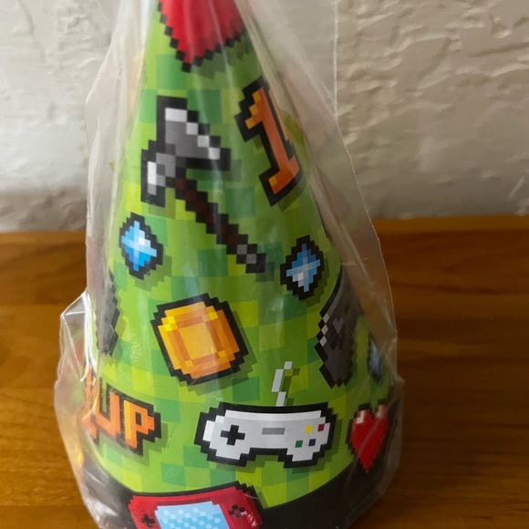 Pack of 8 gamers drawstring party bags and party supplies - Picture 3 of 7